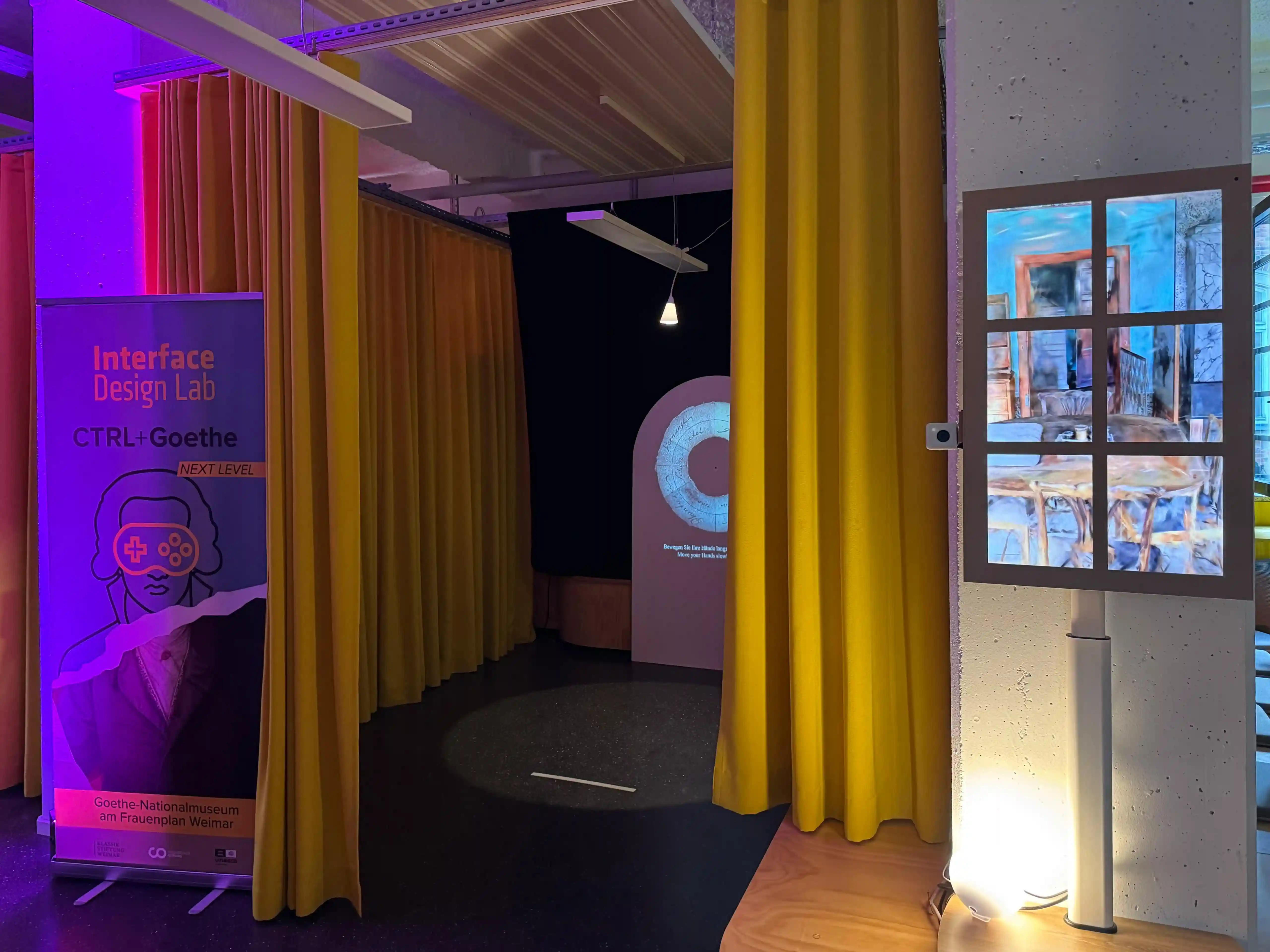 Lange Nacht der Wissenschaften Standübersicht mit Besuchern