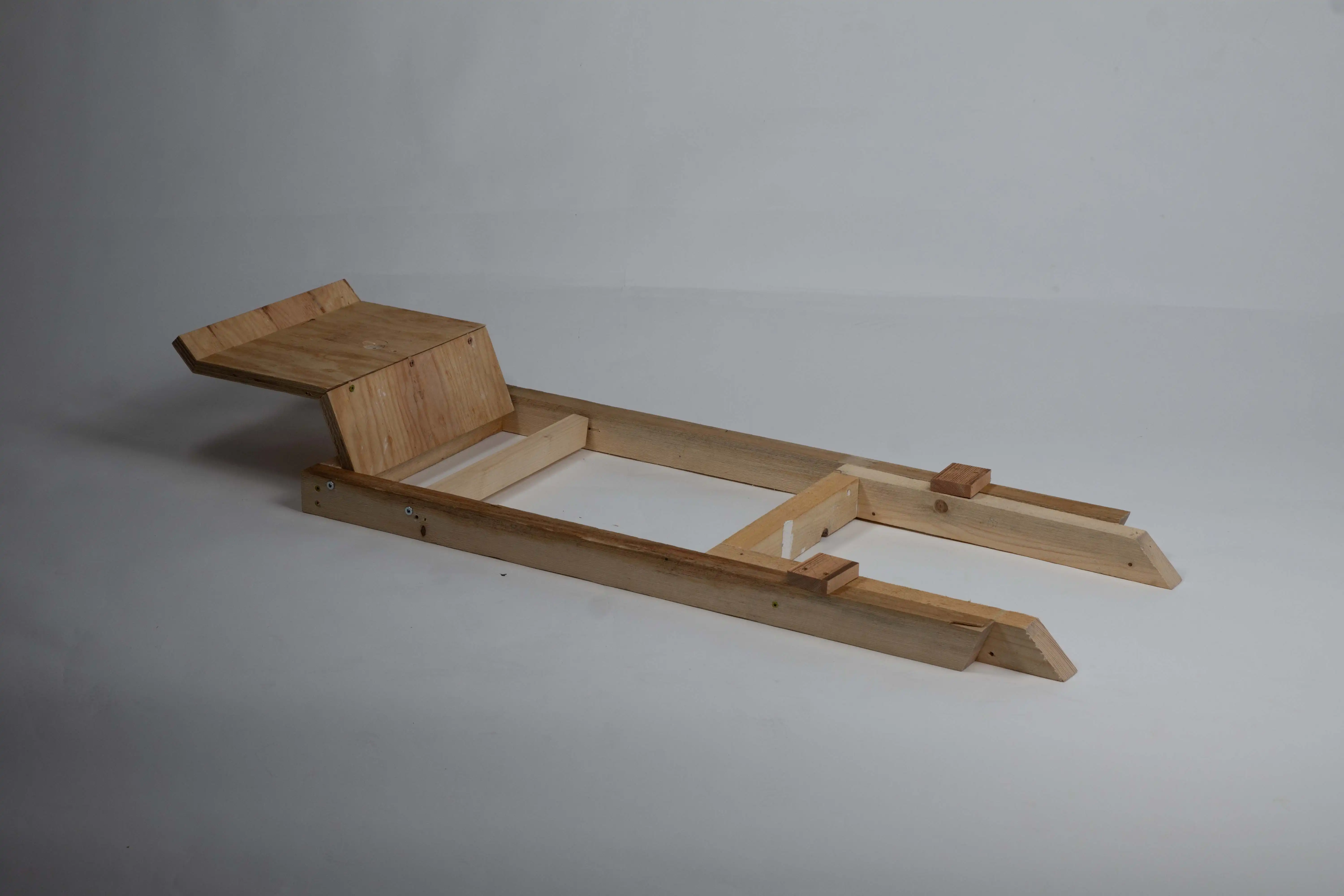 1:1 Holzmockup flach zusammengeklappt